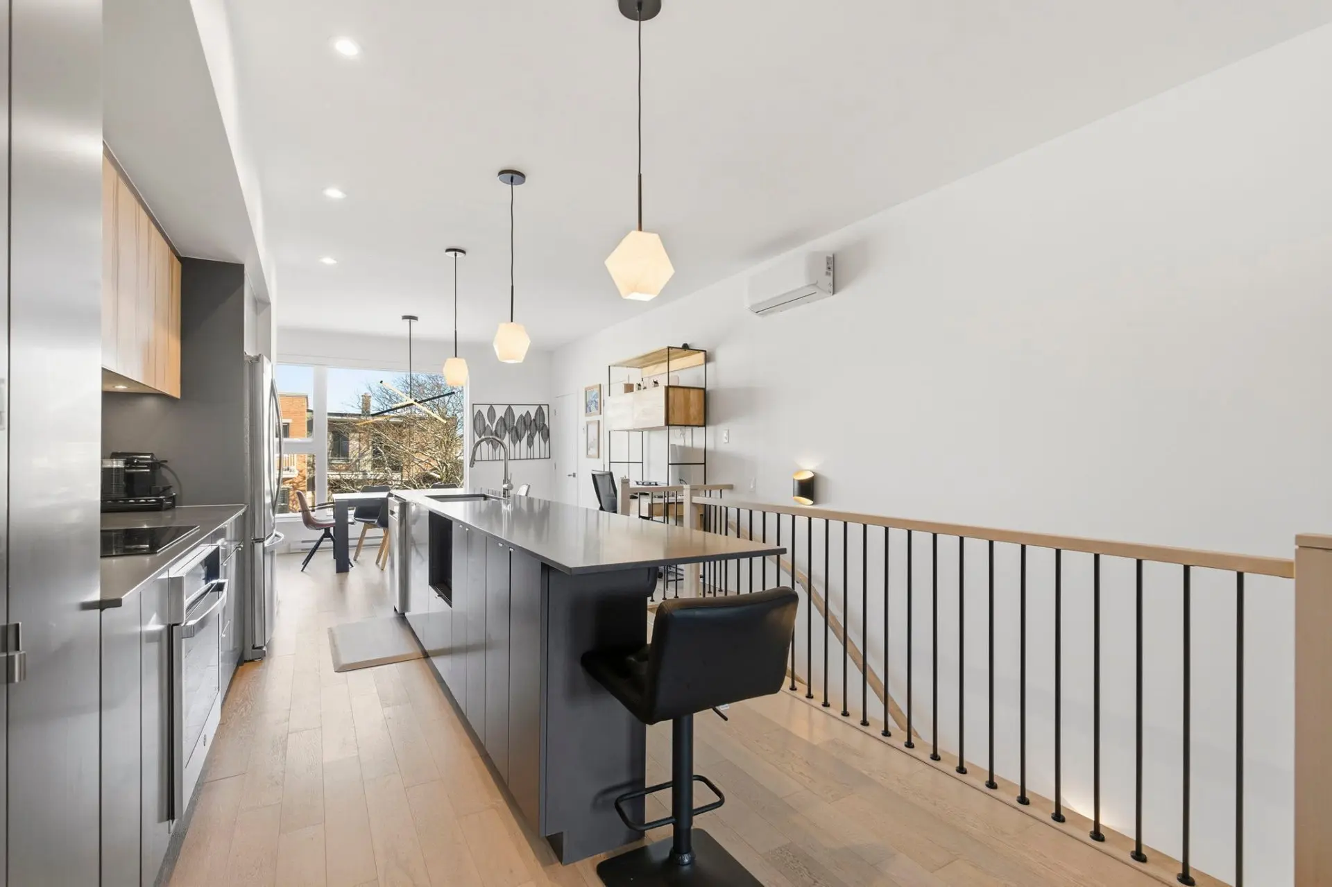 2820Z Rue Gilford — photo 3