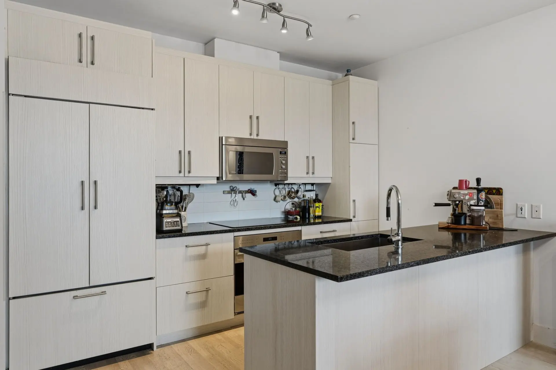 1225 Boul. Robert-Bourassa, # 1108 — photo 3