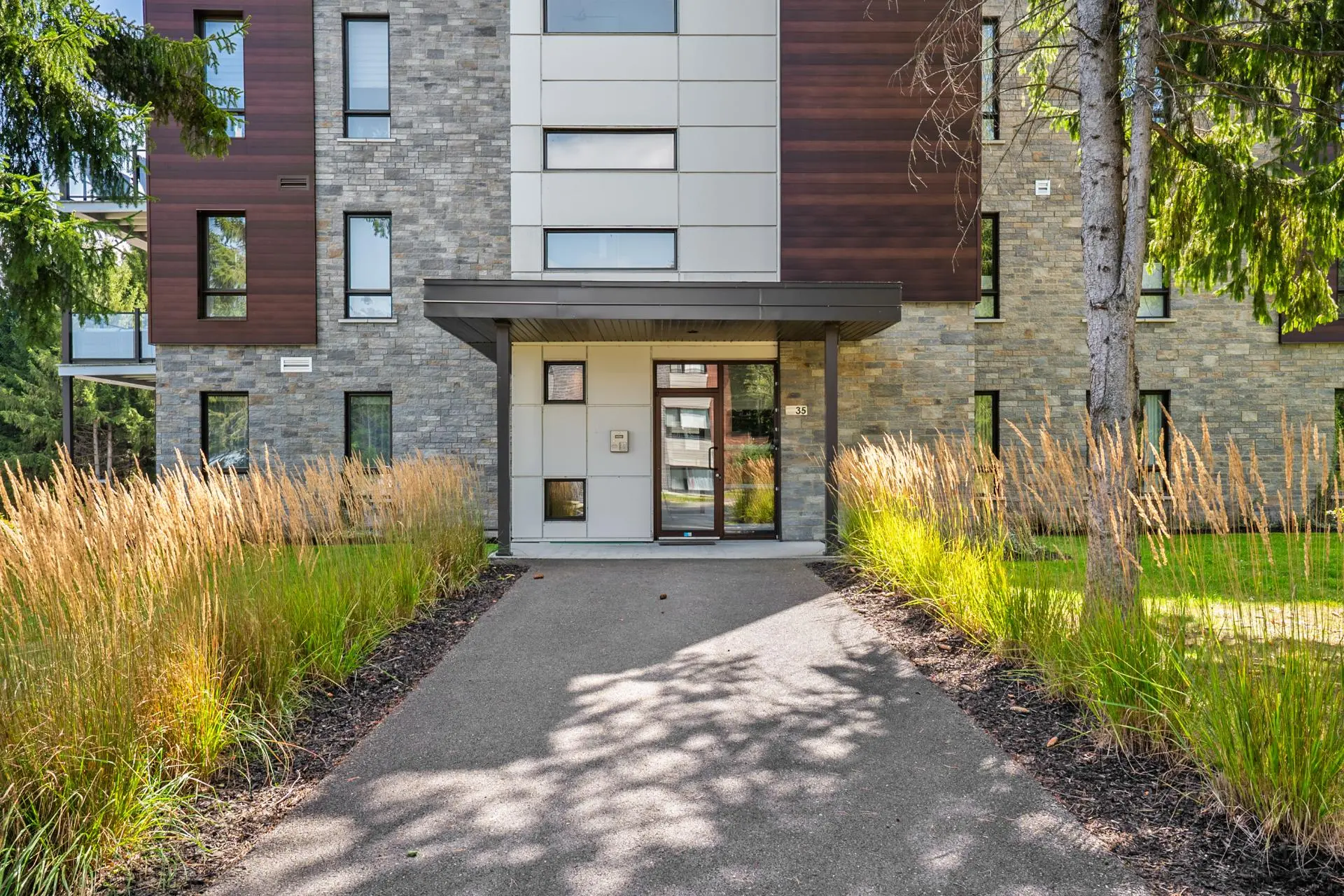 35 Rue Natura, # 101, Bromont — photo 3