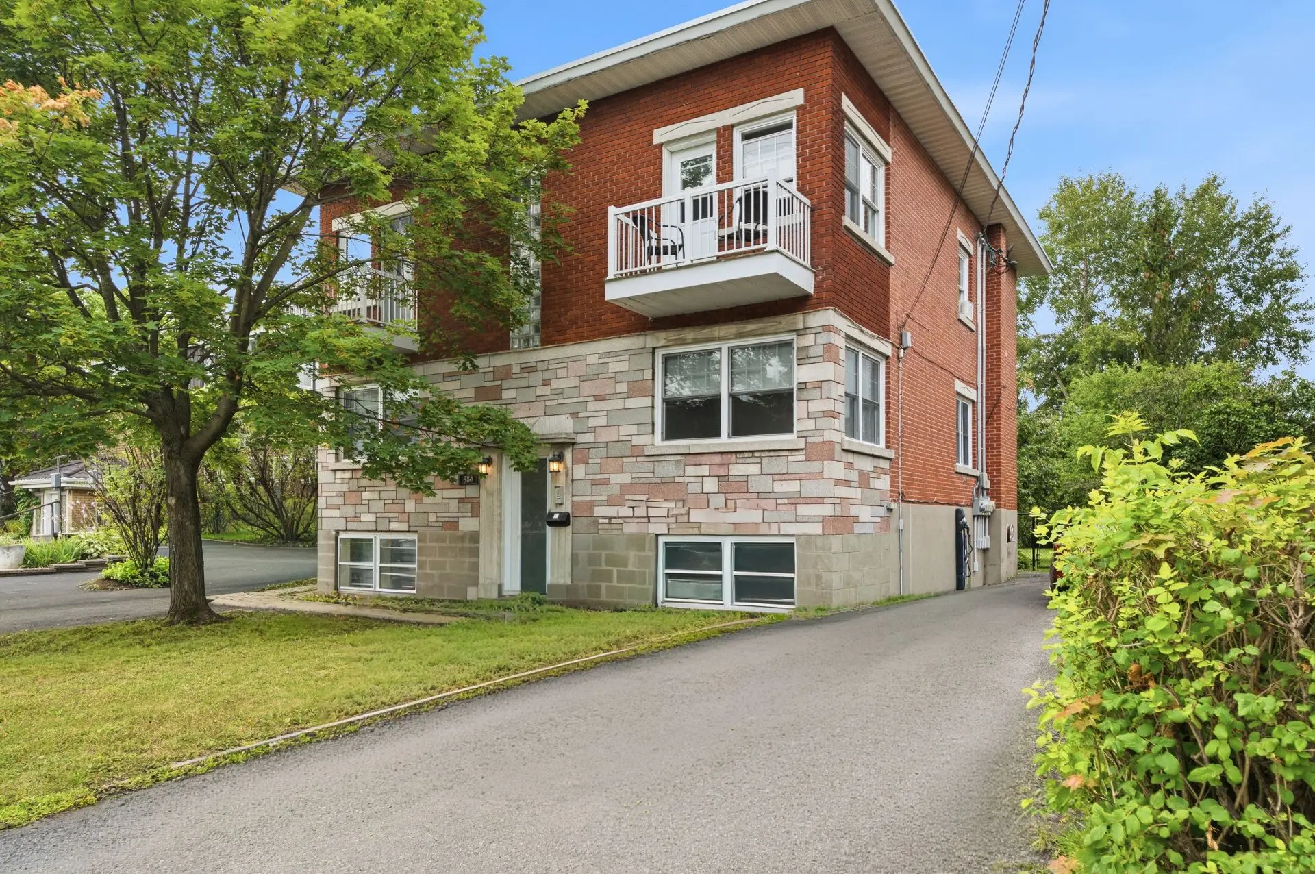 880 Rue Montarville — photo 1