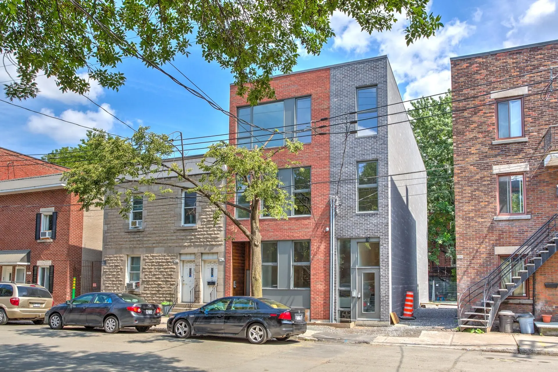 2360 Rue Logan — photo 1