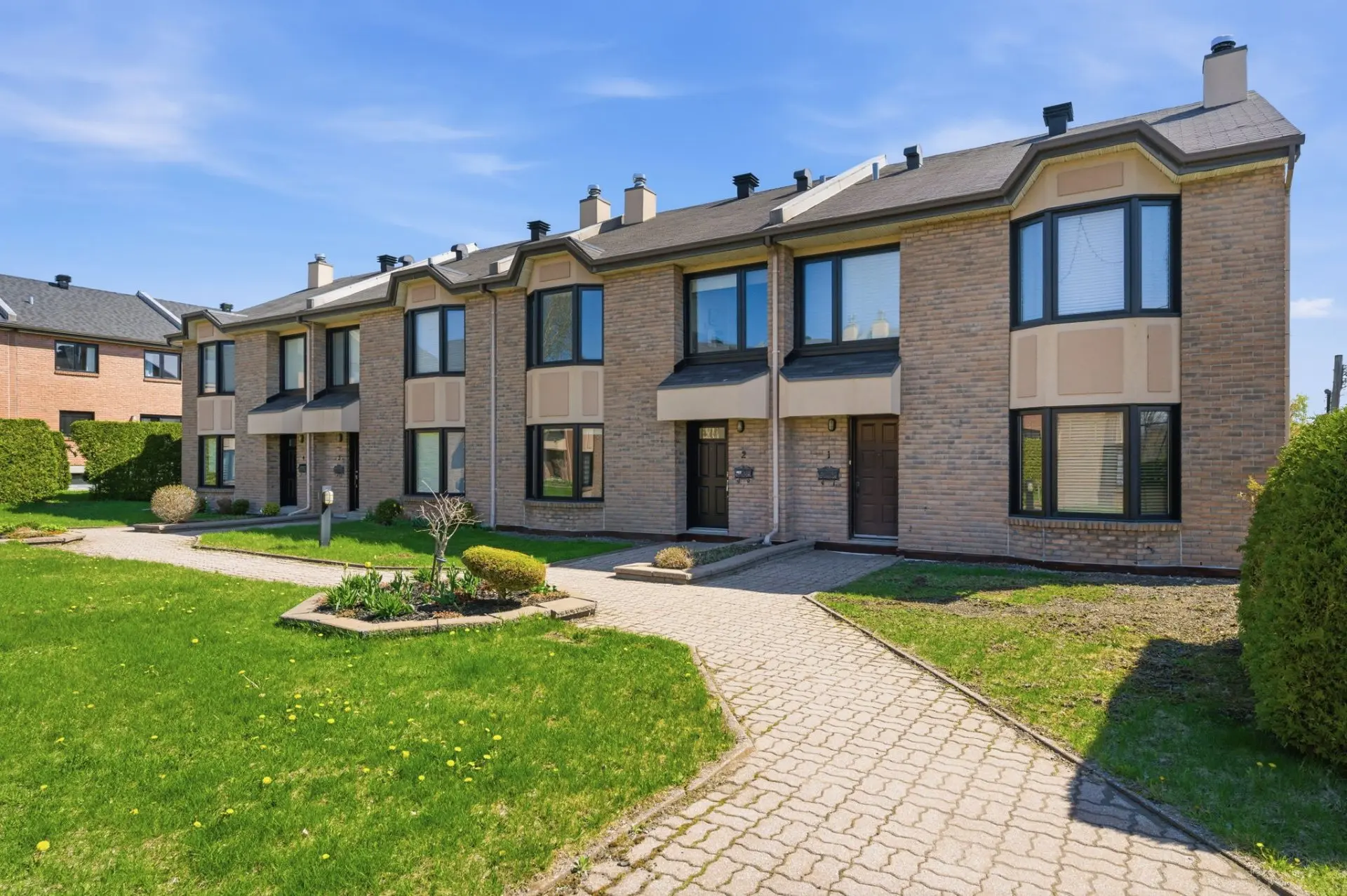 75Z Av. Elm, # 2, Beaconsfield — photo 1