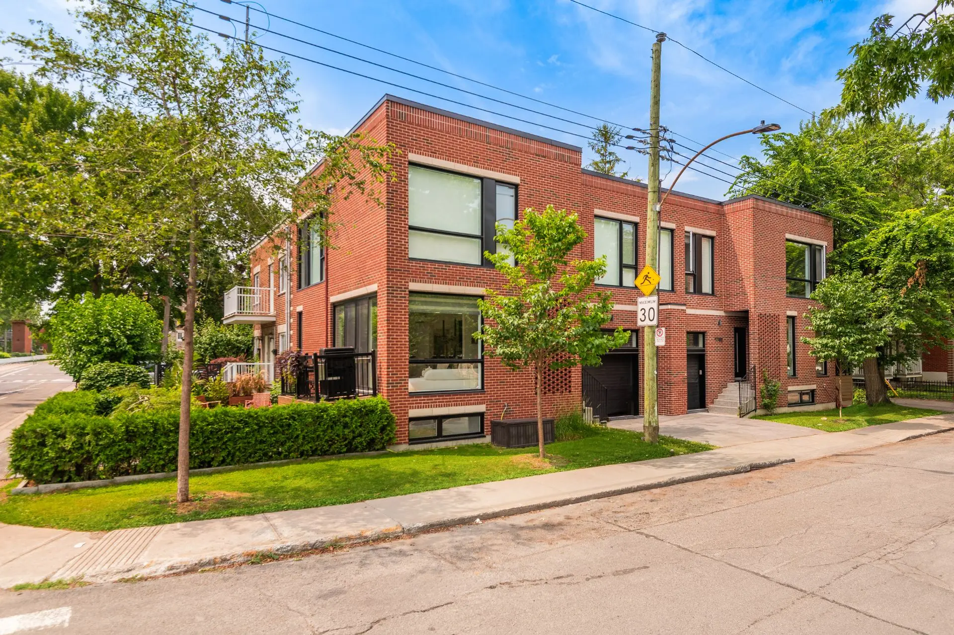 7700 Av. des Érables — photo 1