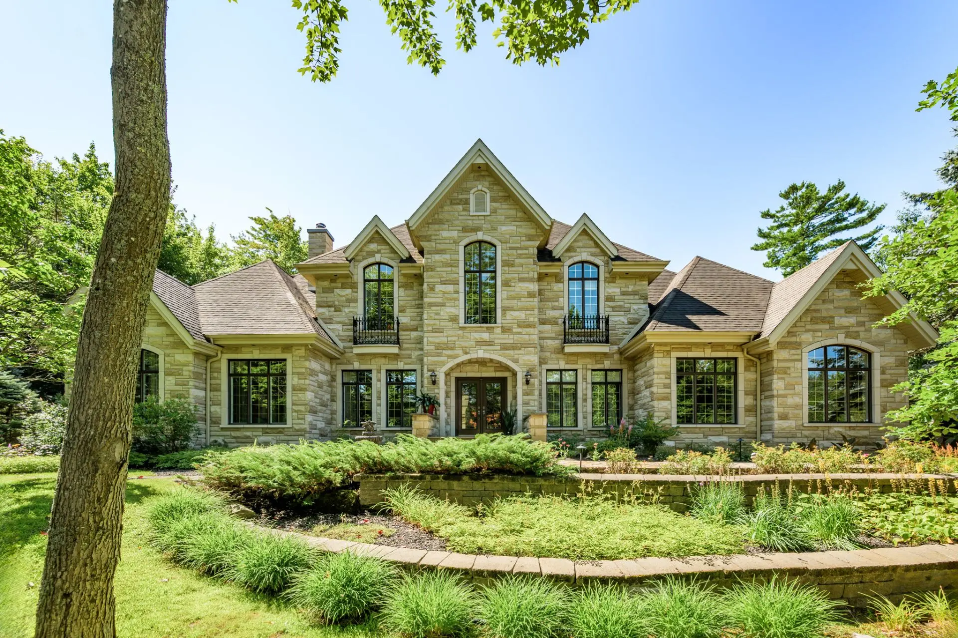 Condos and Luxury Homes for Sale - Residential Properties for Sale - EV  Montreal, image size:1920x1279