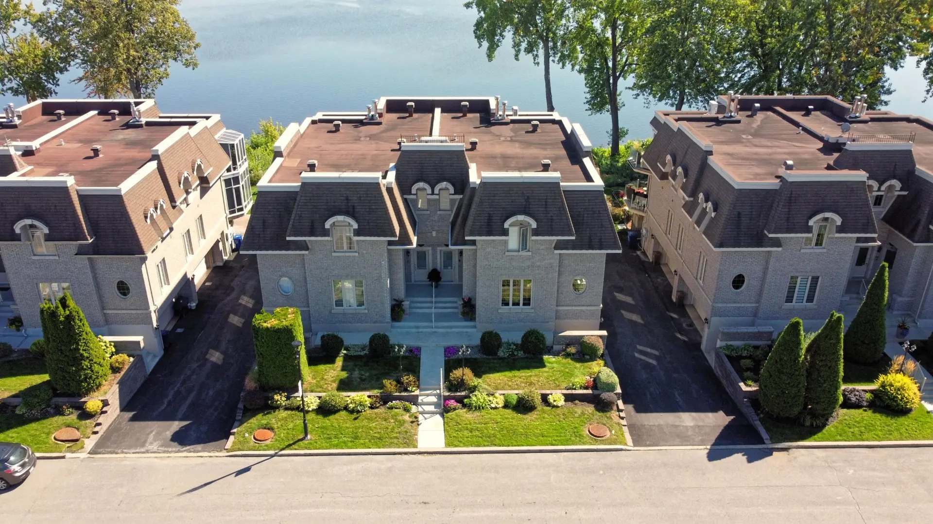 245 Rue Marineau — photo 1