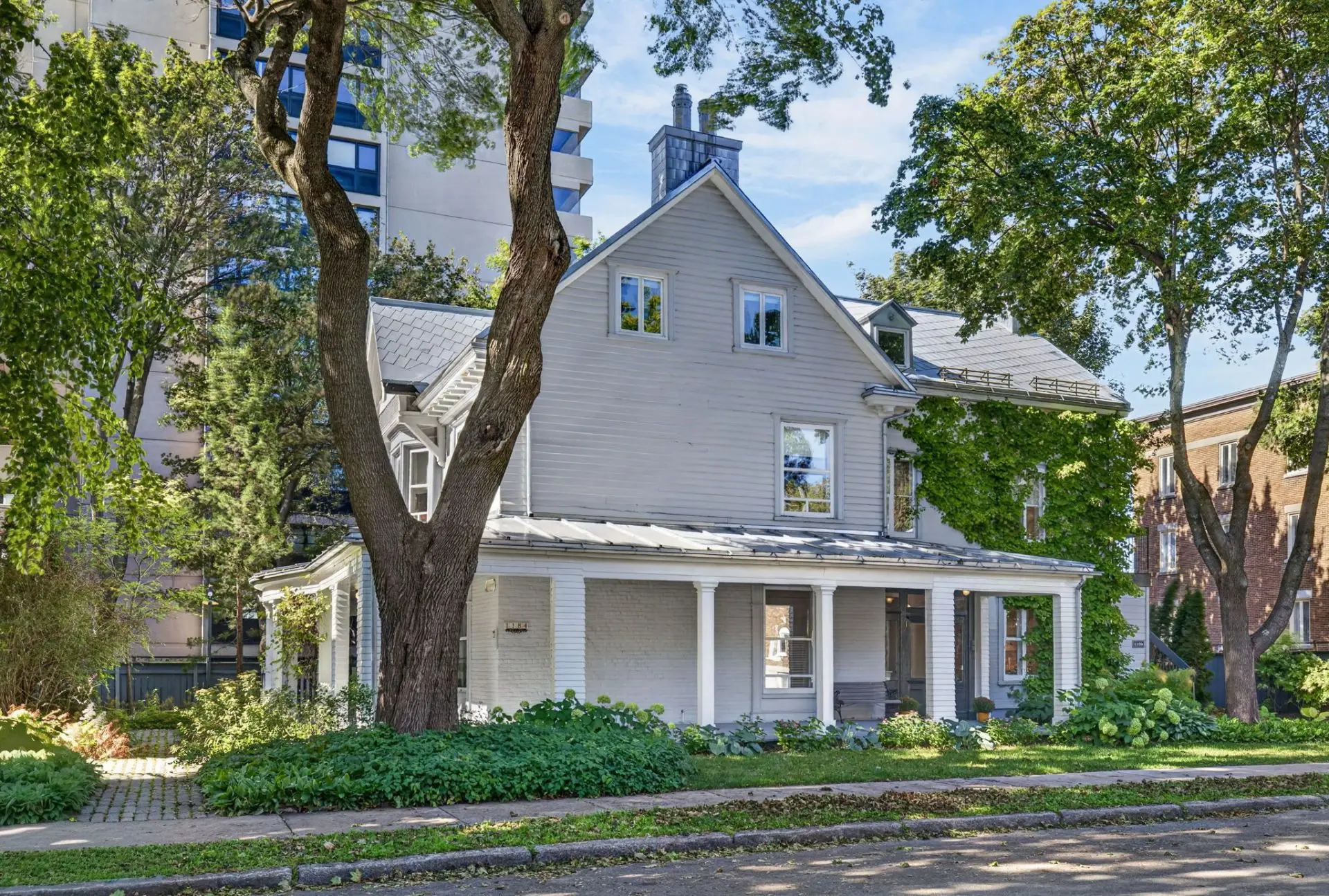 1184 Av. du Parc — photo 1