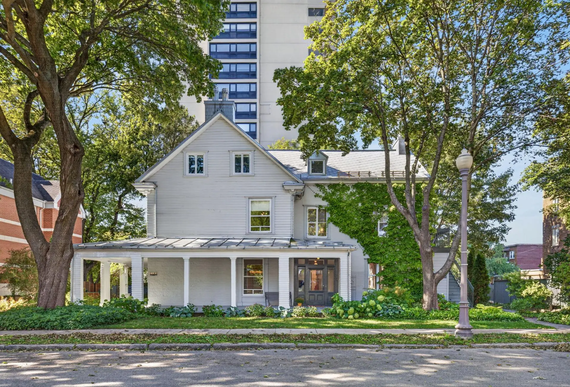 1184 Av. du Parc — photo 2