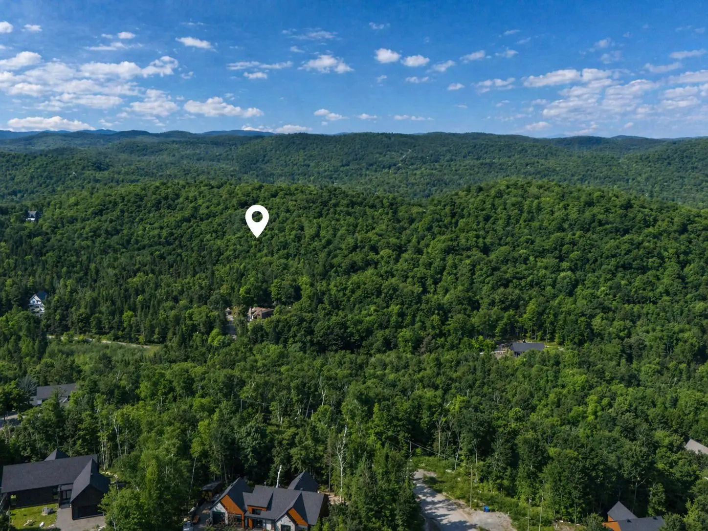 Ch. du Mont-Loup-Garou, Sainte-Adèle — photo 1