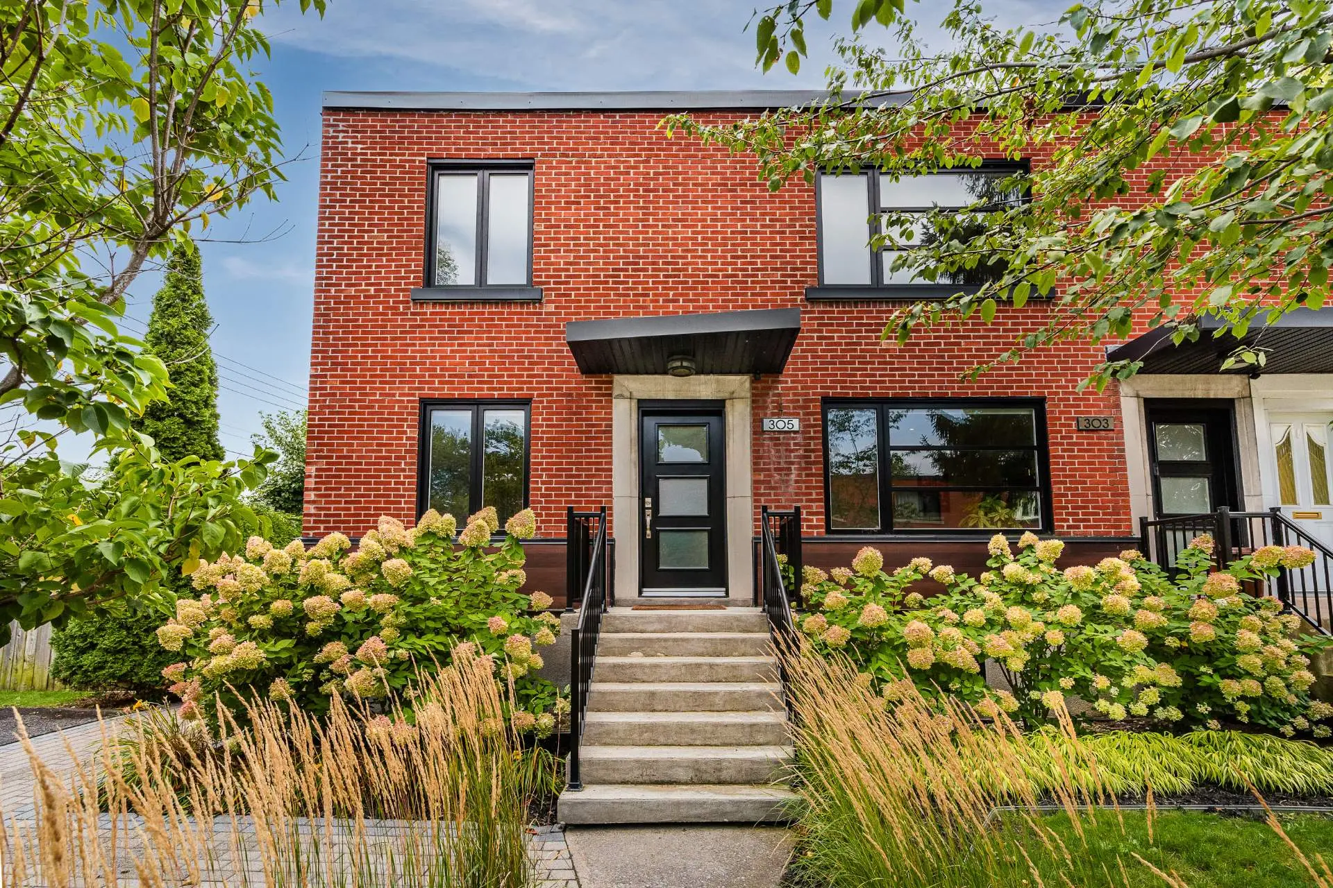 305 Rue Vivian — photo 1