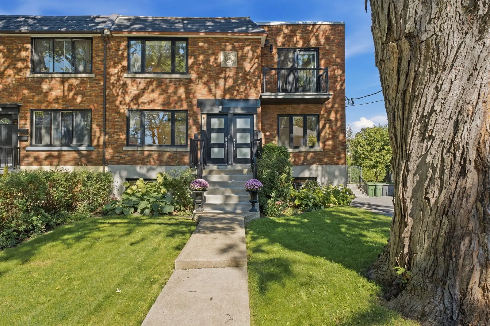 6327 Av. MacDonald — photo 1