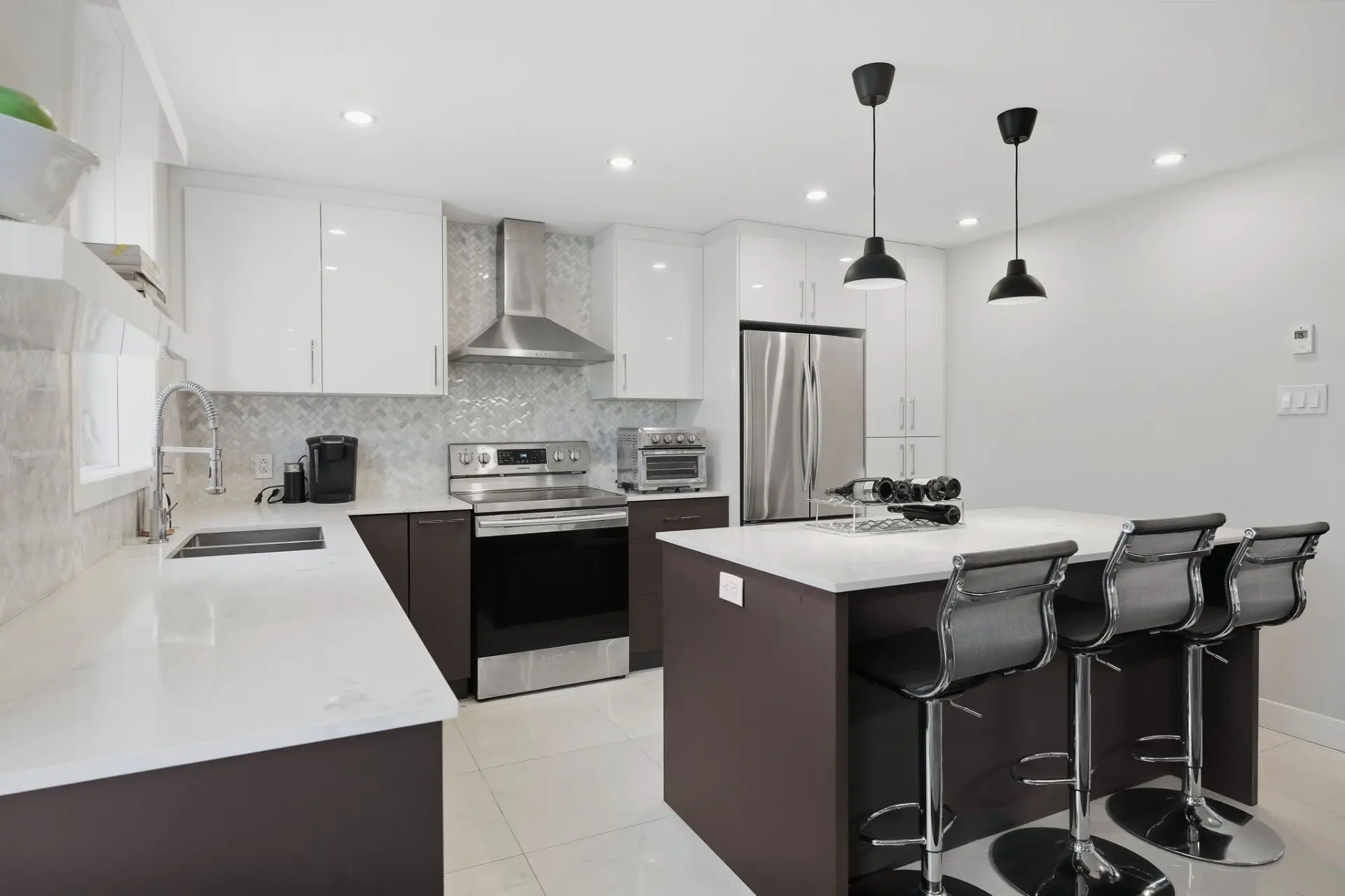 6327 Av. MacDonald — photo 2