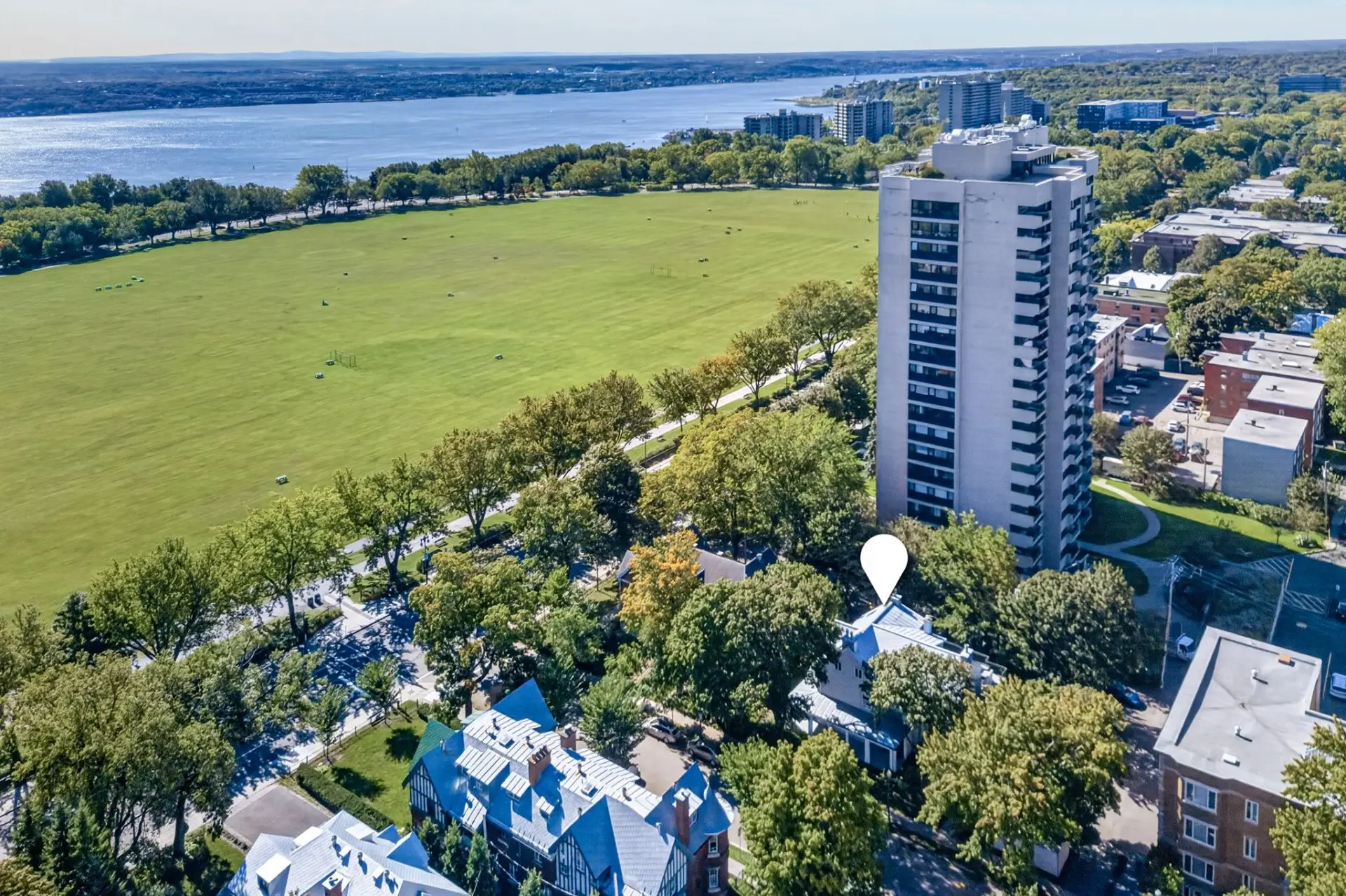 1184Z Av. du Parc — photo 3