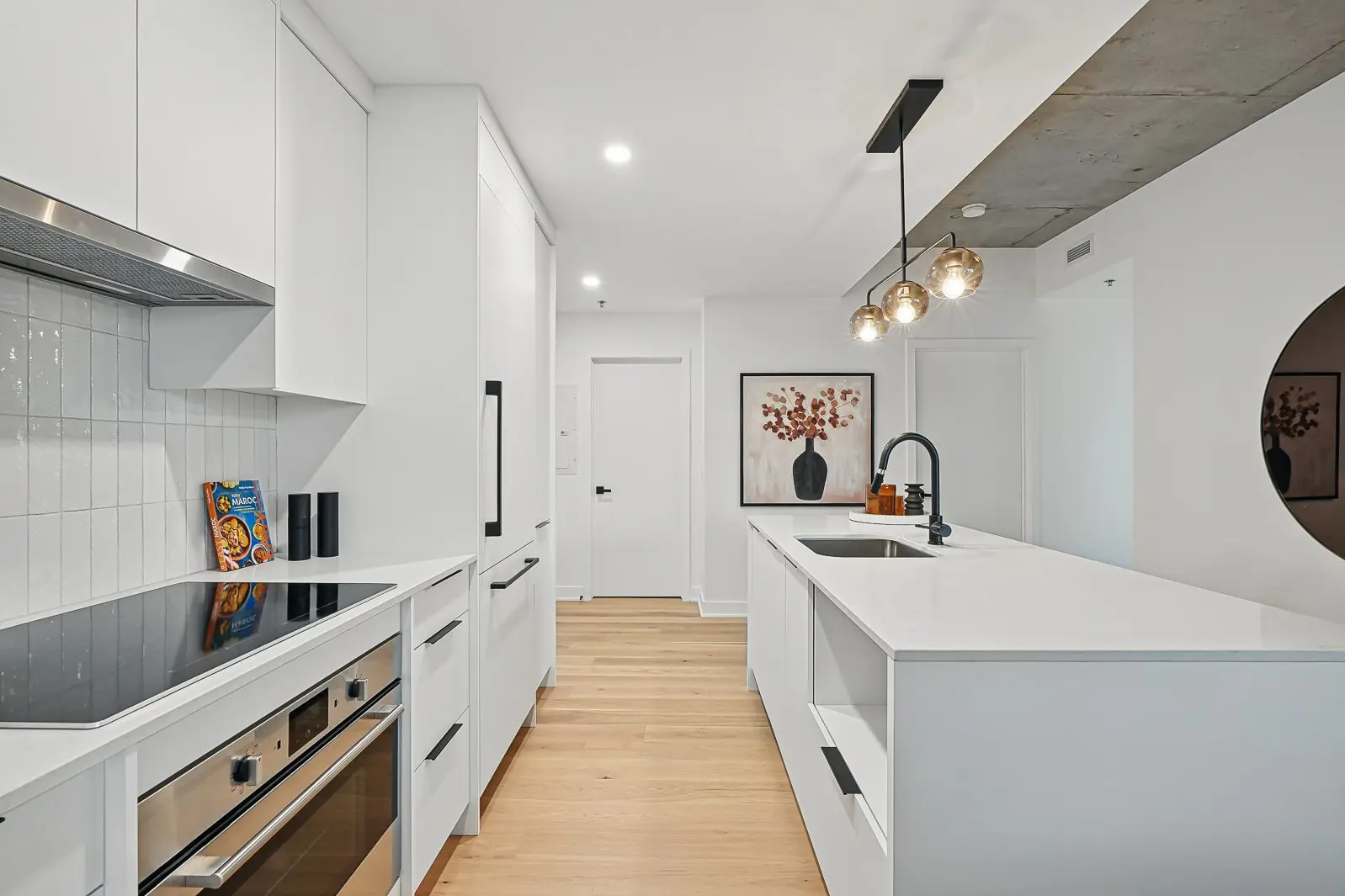 245 Boul. Robert-Bourassa, # 2204 — photo 1