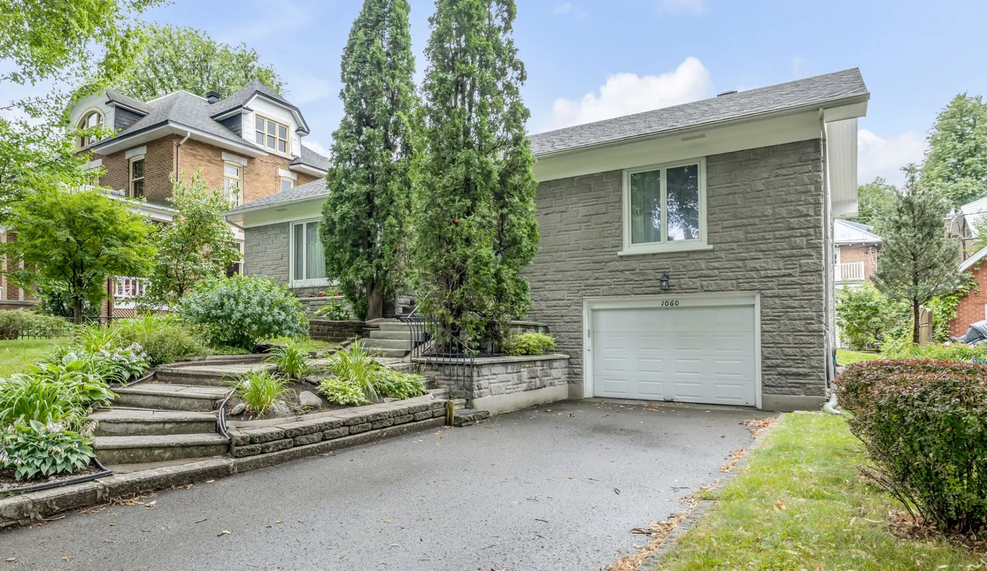 1060 Av. De Bougainville — photo 1