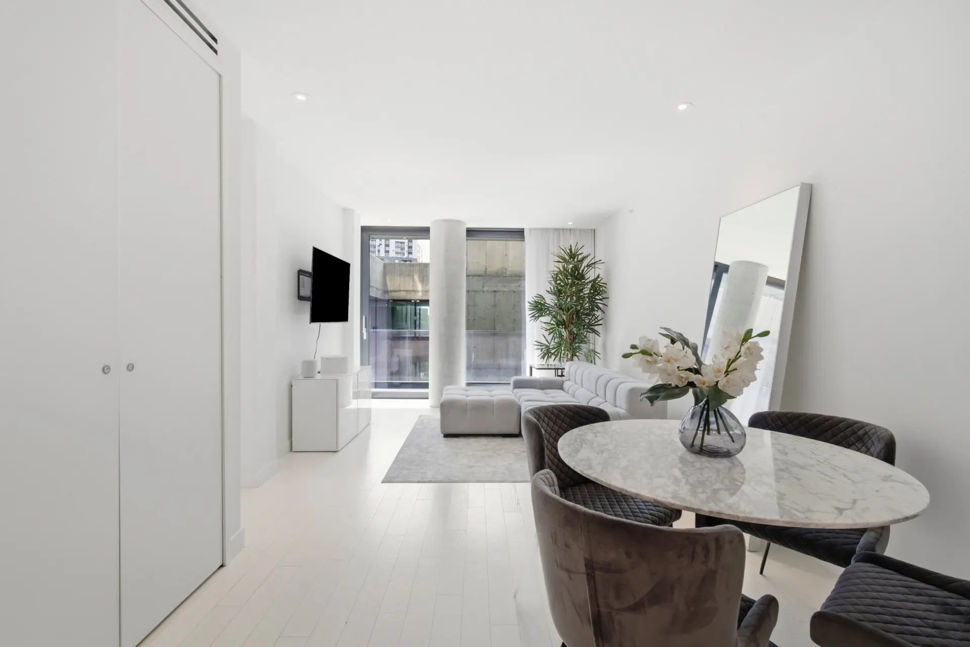 242 Rue Young, # 705 — photo 3
