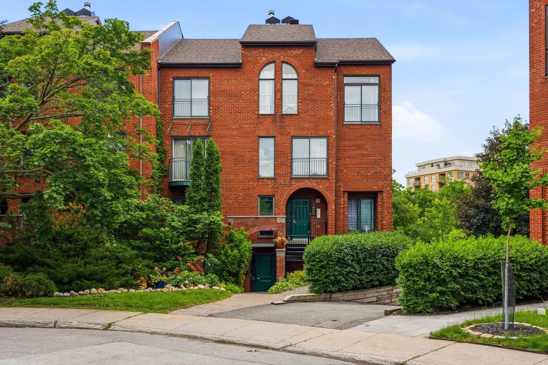1038 Place Pierre-Dupaigne — photo 1