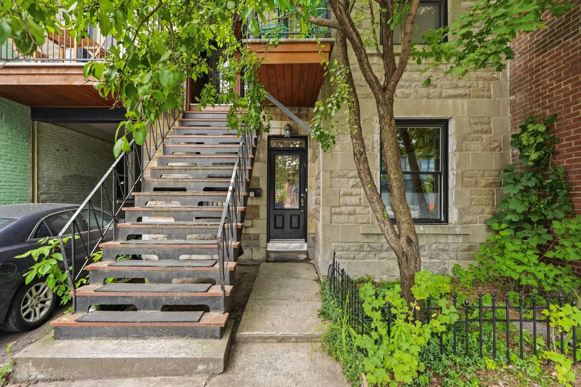 2106 Rue Atateken — photo 1