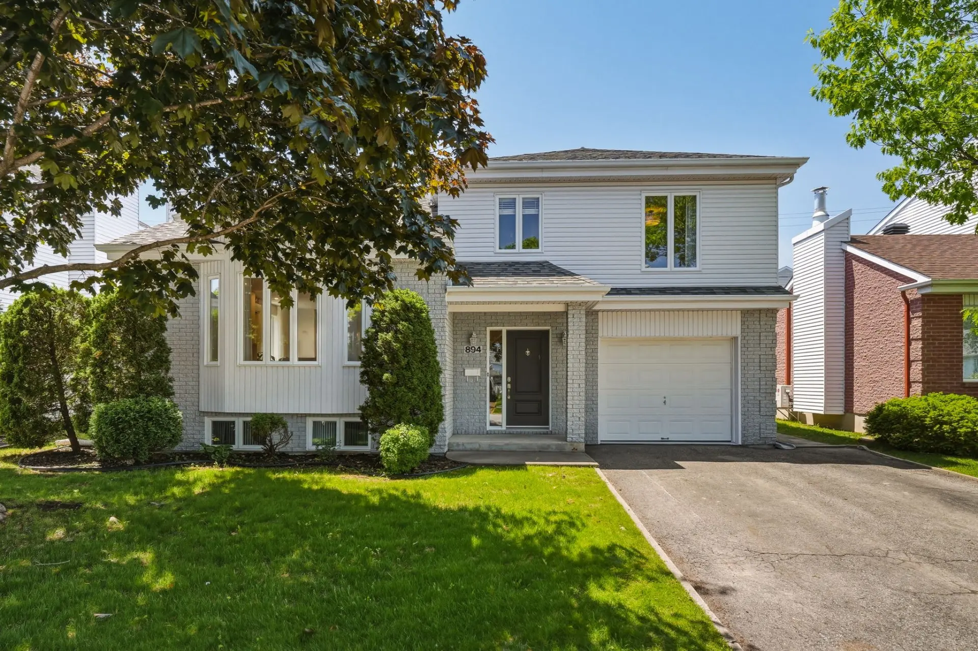 894 Rue Pesant — photo 1