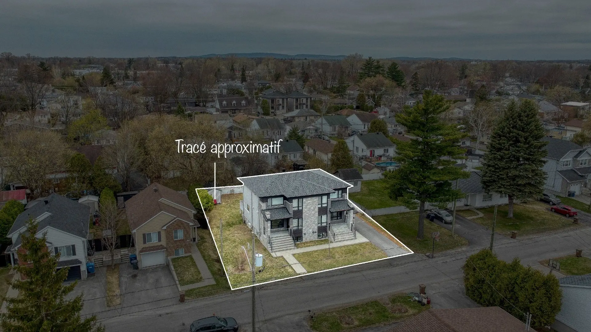 756 3e Avenue — photo 2