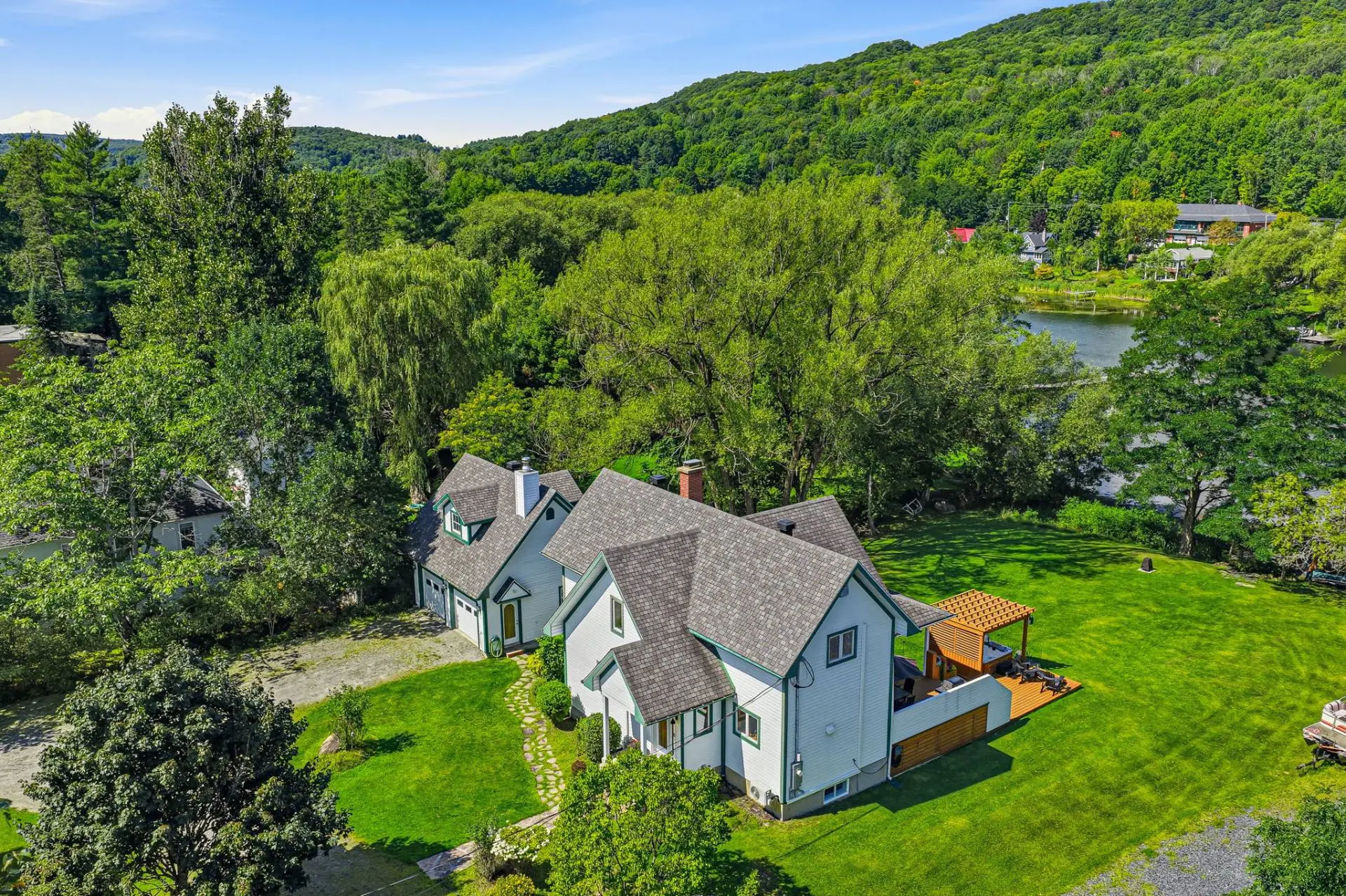 525 Ch. de la Rivière, North Hatley — photo 1