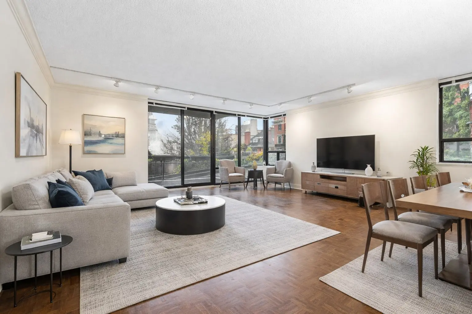 1250 Av. des Pins O., # 170 — photo 2