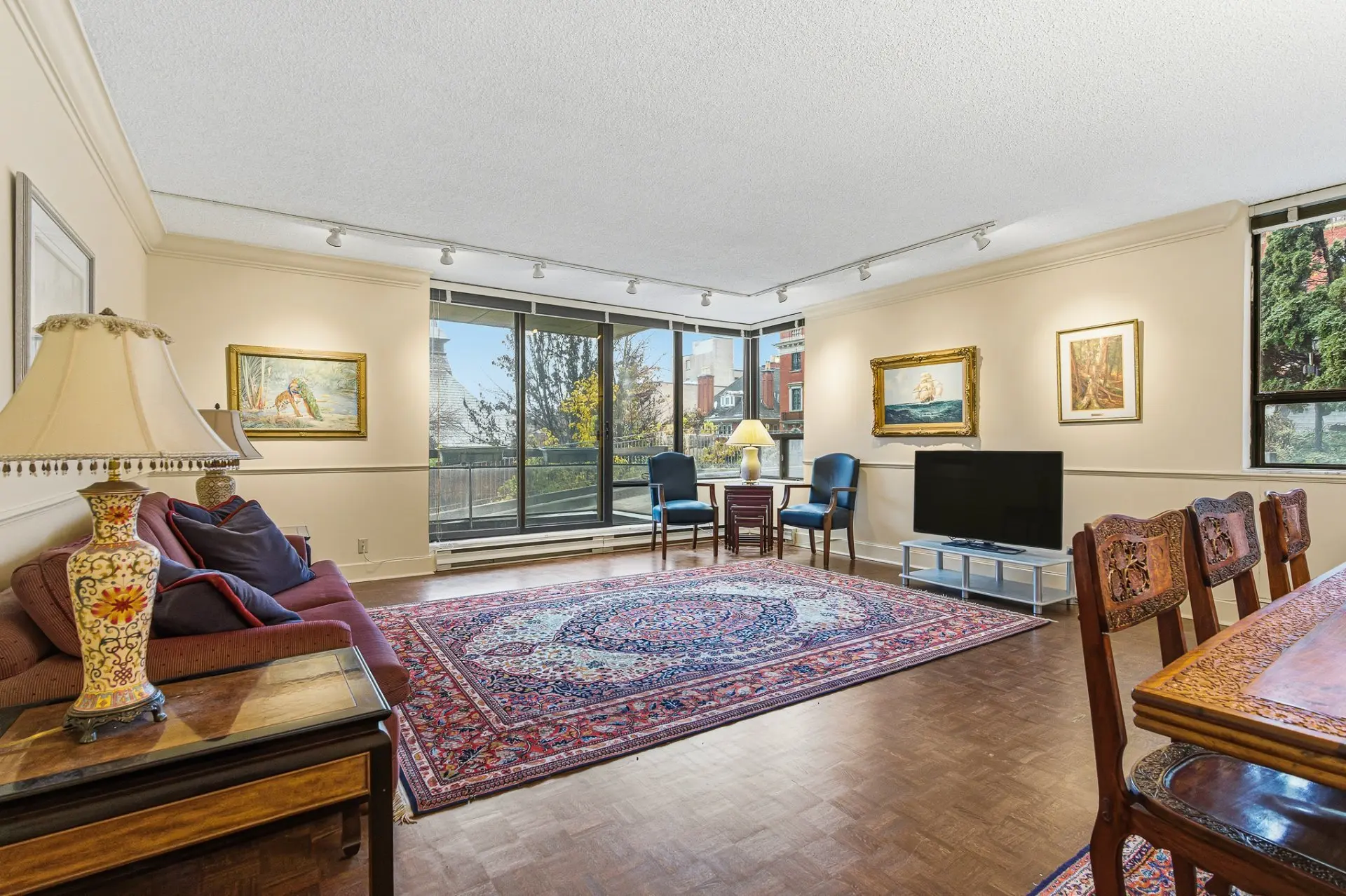 1250 Av. des Pins O., # 170 — photo 3