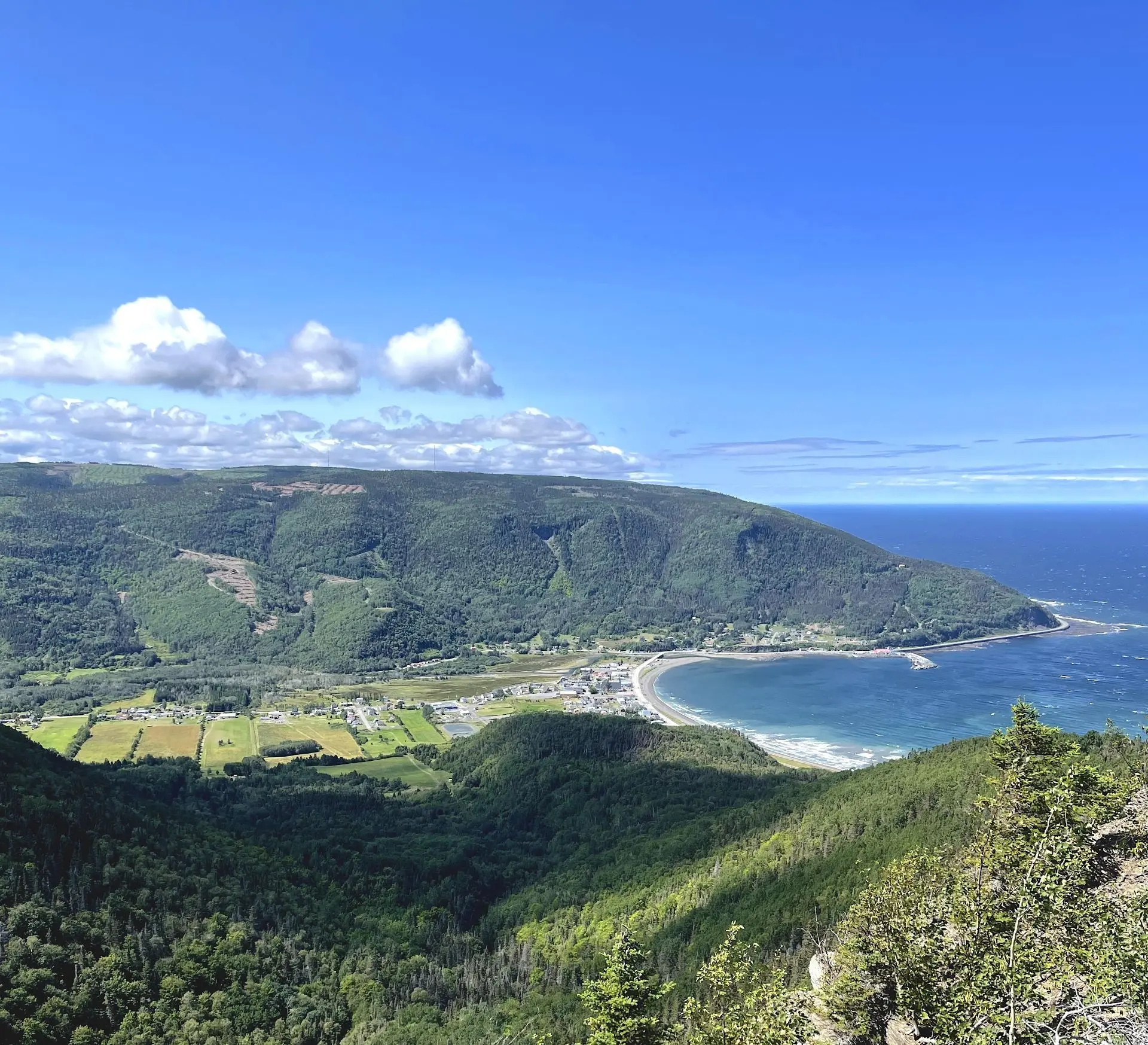 1 Ch. des Côtes, Saint-Maxime-du-Mont-Louis — photo 1