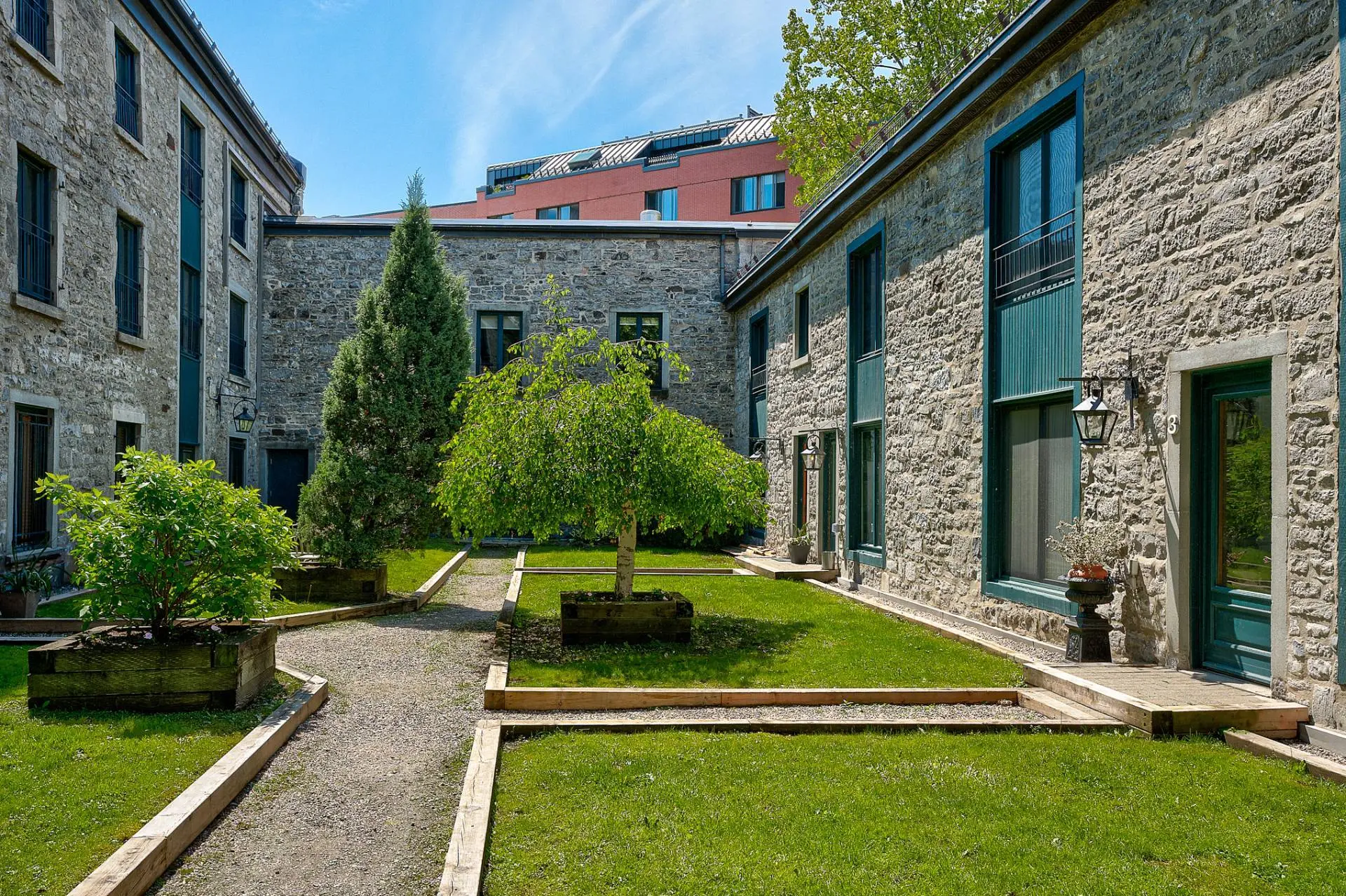 305 Rue de la Commune O., # TH3 — photo 1