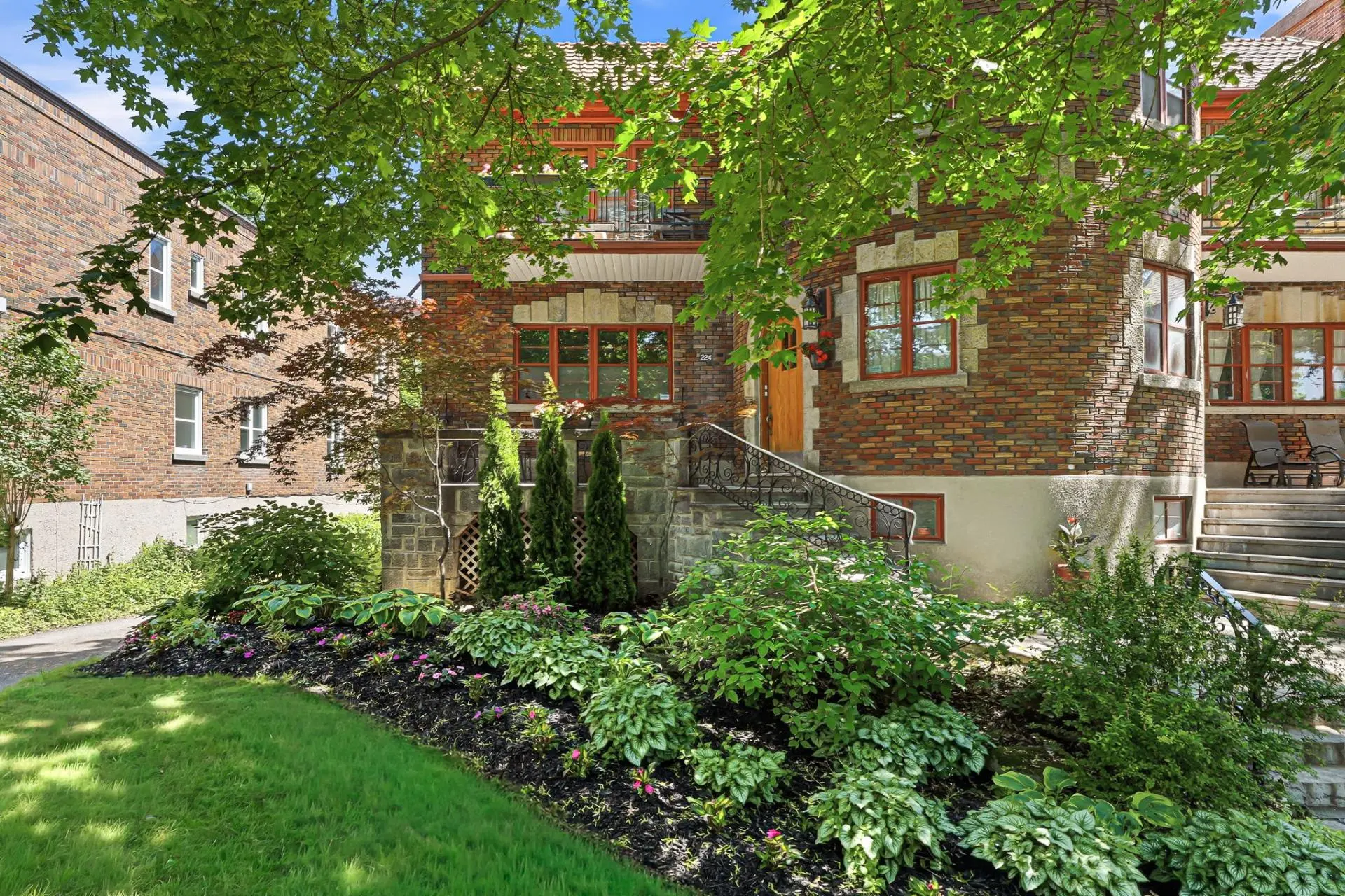 226 Av. Willowdale — photo 1