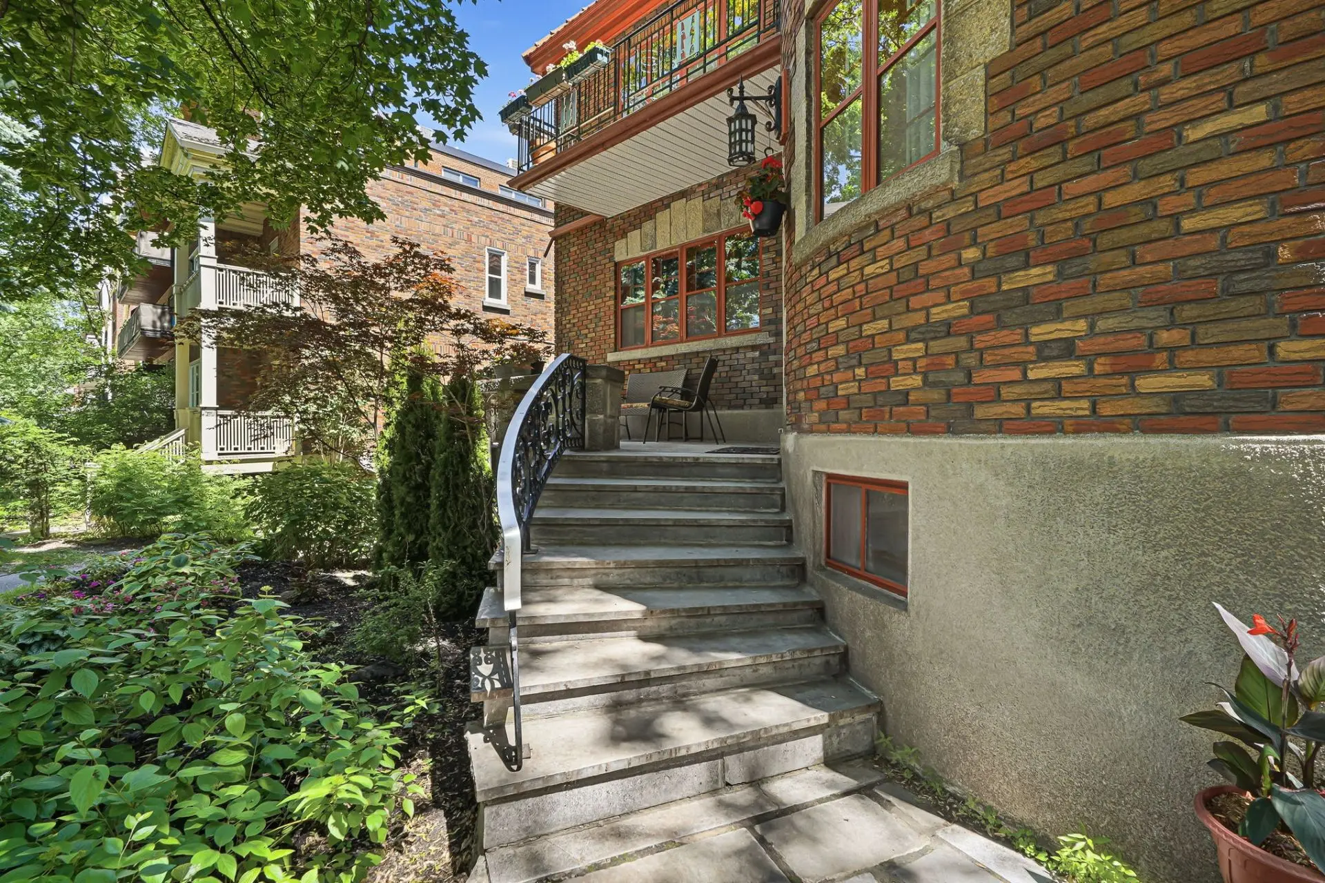 226 Av. Willowdale — photo 2