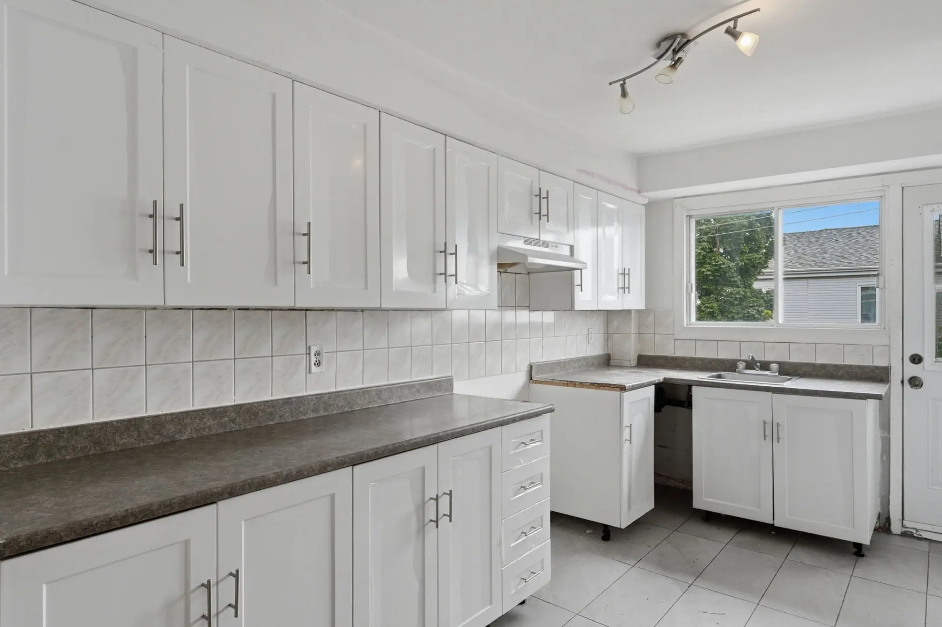 1729 Rue Liébert — photo 3