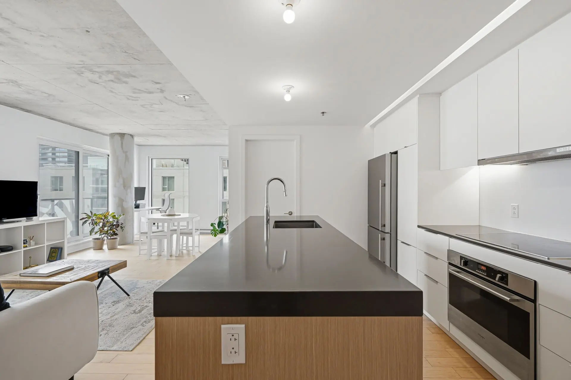 101 Rue Peel, # 751 — photo 1